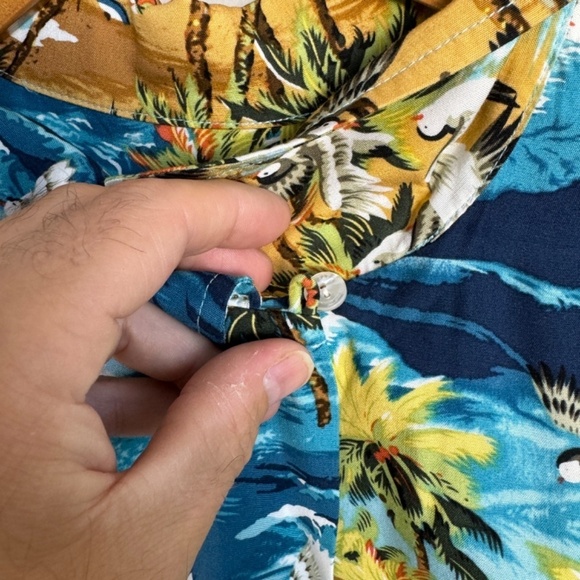 NEW Relax Tommy Bahama Women's Short Sleeve Tropical Beach Scene Camp Shirt L‎ - Picture 5 of 16